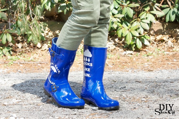 DIY rainboots vinyl decal design tutorial at diyshowoff.com