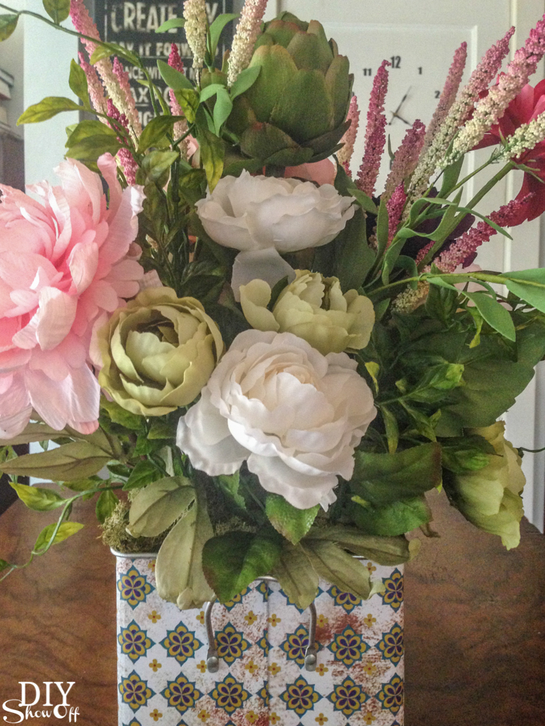 spring floral arrangement @diyshowoff #michaelsmakers (DIY floral arranging tips)